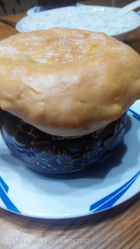 Жаркое в горшочках с хлебной крышечкой