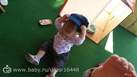 12 месяцев с хвостиком. Наши прогулки. Еще два зуба у Лилу.