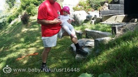 12 месяцев с хвостиком. Наши прогулки. Еще два зуба у Лилу.