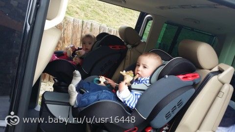 12 месяцев с хвостиком. Наши прогулки. Еще два зуба у Лилу.