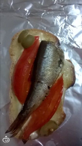 Гренки (горячие бутерброды) со шпротами в духовке Гренки (горячие бутерброды) со шпротами в духовке