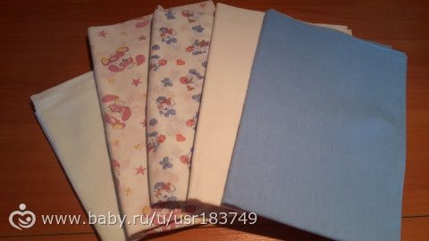 Отдам много новых пеленок, клеенку и слюнявчики.