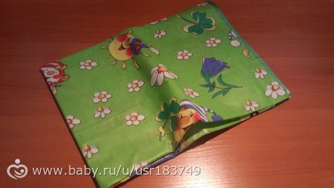 Отдам много новых пеленок, клеенку и слюнявчики.