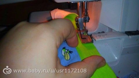 МК-обработка срезов на детской маечке.