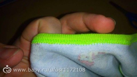 МК-обработка срезов на детской маечке.