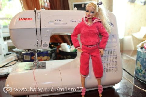 Я взрослая тетя, а играю в куклы)))