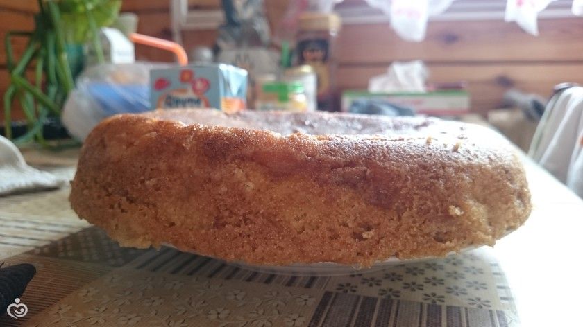 Сухой яблочный пирог на манке в мультиварке