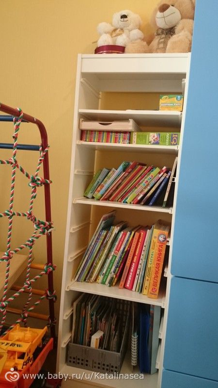 Наш стеллаж для детских книг. Кто ещё больше рад,неизвестно!))
