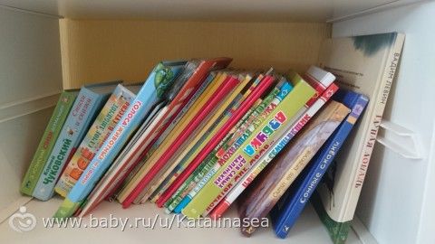 Наш стеллаж для детских книг. Кто ещё больше рад,неизвестно!))