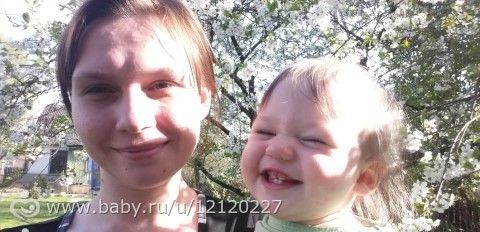 Цените часы и дни когда малыш сидит на руках. Он скоро встанет и уйдет. Берегите детство