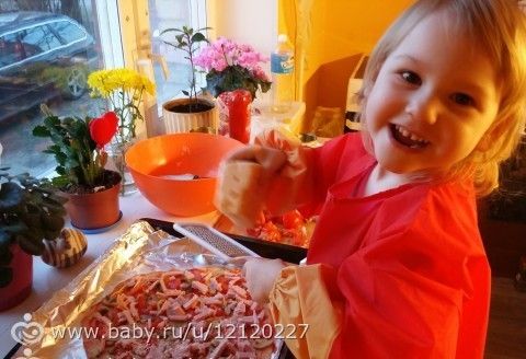 Цените часы и дни когда малыш сидит на руках. Он скоро встанет и уйдет. Берегите детство