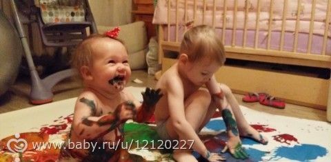 Цените часы и дни когда малыш сидит на руках. Он скоро встанет и уйдет. Берегите детство