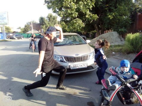 Главное обнимать ребёнка не менее 14 раз в день)))