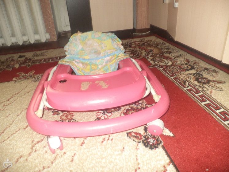 отдам ходунки и кенгуру джинсовой ткани