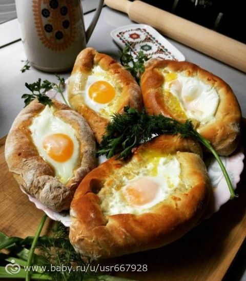 Самое приятное в ленту: еда и котики.