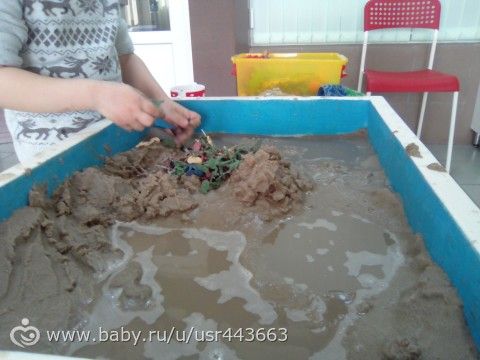 Вот какие сюжеты разворачиваются в песочнице у ребят)