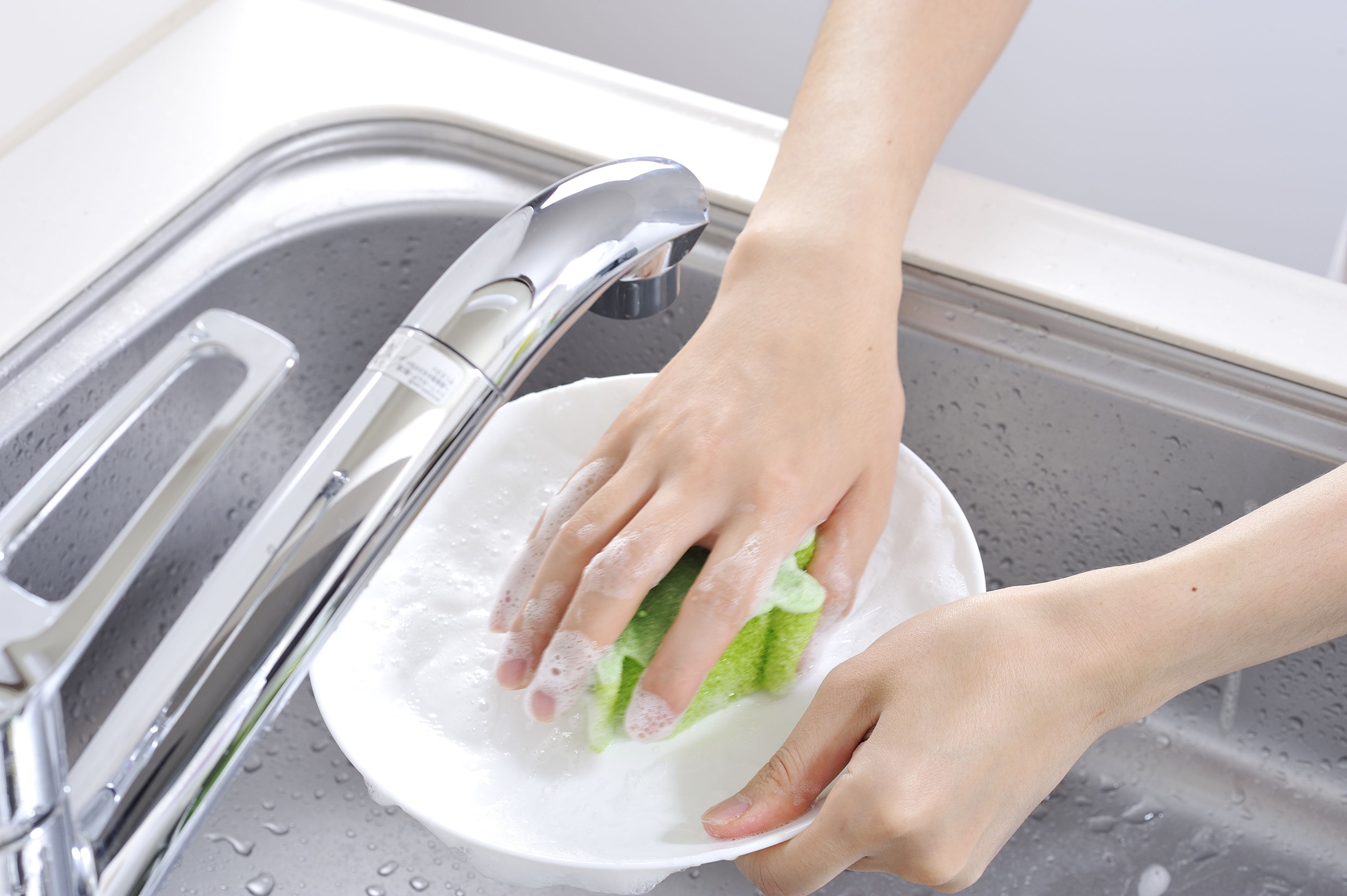 Чем и как мыть детскую посуду: педиатры рекомендуют!