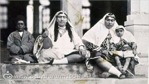 Счастливый хозяин гарема Насер ад-Дин Шах Каджар, и его восточные красавицы!