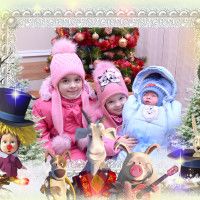 Ребенок встает на четвереньки и раскачивается Ребенок встает на четвереньки и раскачивается