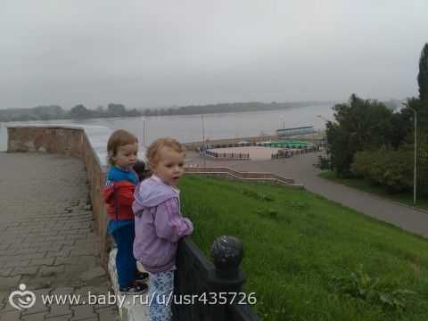 Как непоседливые дети выгуливали засидевшихся дома мамаш