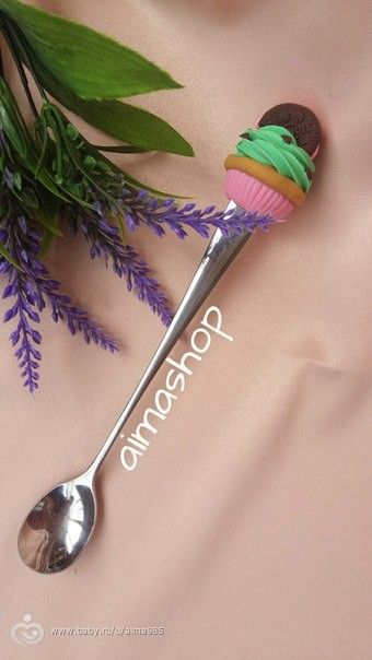Вкусные ложки, декор кружек, букеты из конфет. Работы за июнь