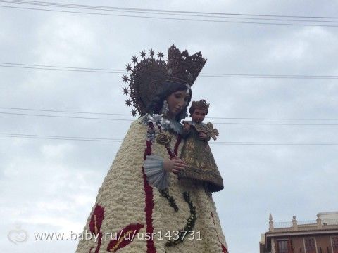 В валенсии путина слепили на празднике