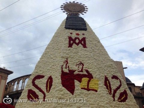 В валенсии путина слепили на празднике